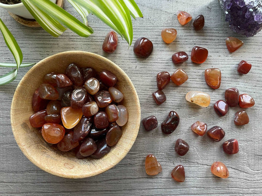 Harnessing the Fiery Spirit of Carnelian: A Gemstone of Vitality and Courage