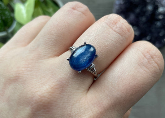 A blue kyanite ring