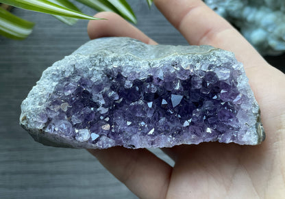 Pictured is an Uruguayan amethyst cut base.